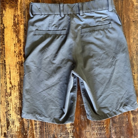 Nike Gray Casual Shorts with Belt Loops - Picture 4 of 5